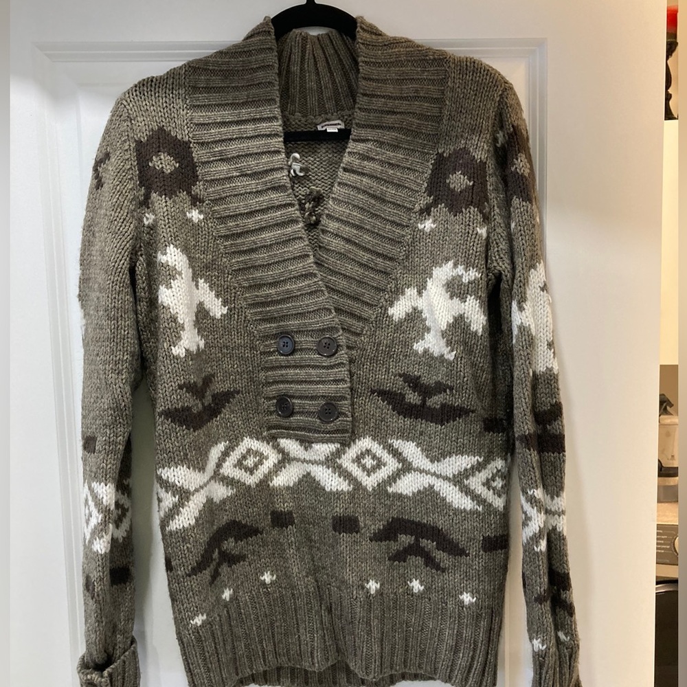Pullover sweater